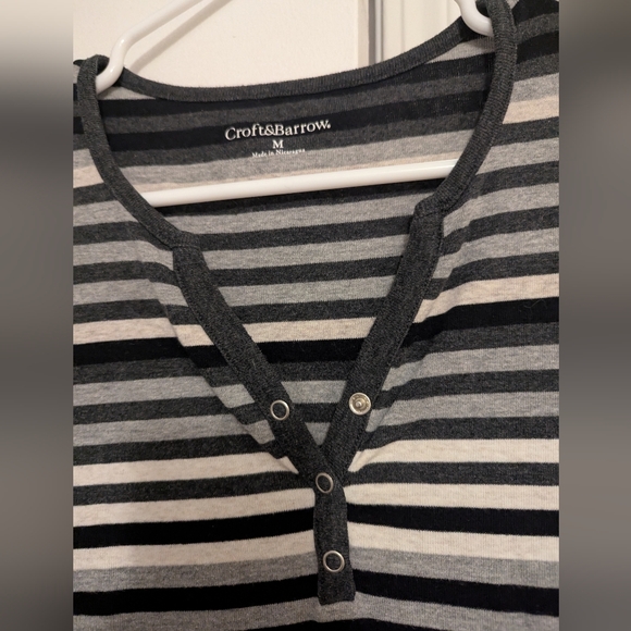 Women's Croft&Barrow striped button top M - Picture 1 of 4
